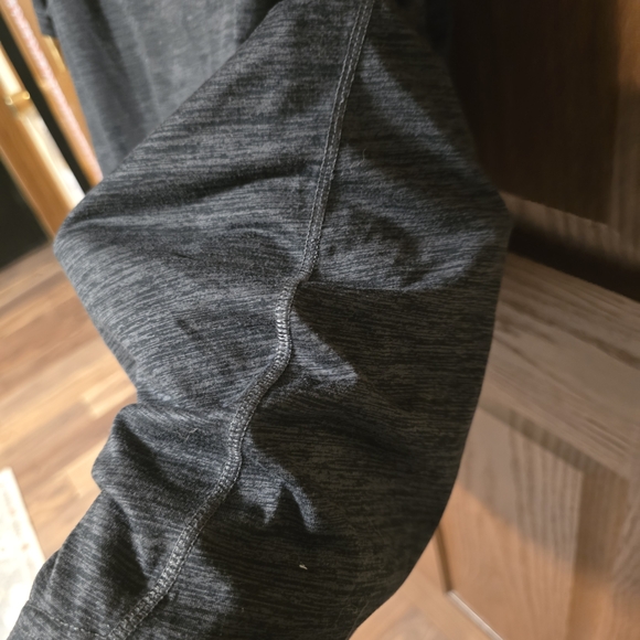 Champion Men's Heathered Dark Gray Athletic T-Shirt -- EUC - Picture 4 of 7